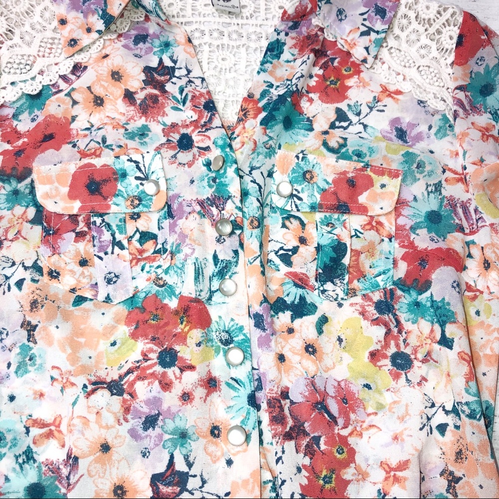 American Rag Floral Button Blouse - Picture 3 of 11